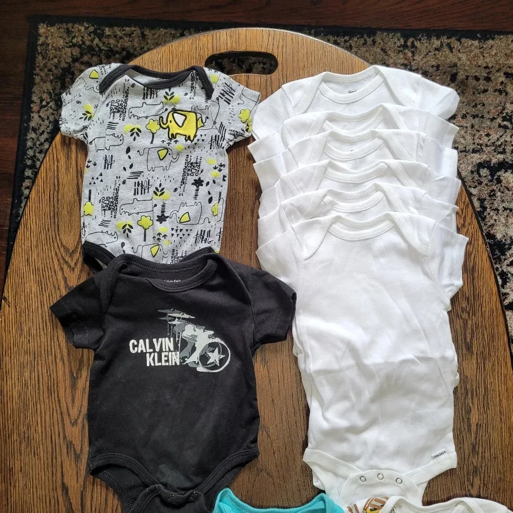 Bundle/Lot of Boy's Bodysuits, Romper, Pants, Pj's Size Boy's 3-6 Months